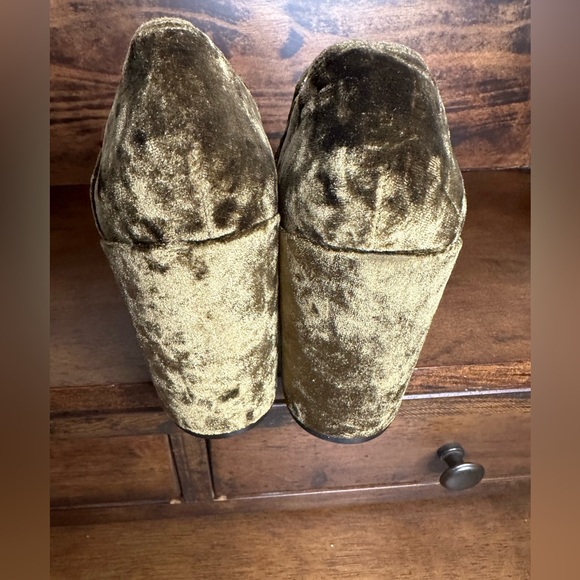 Cabi NWT Olive Green Velvet Block Heels SIZE 9 - Picture 5 of 14